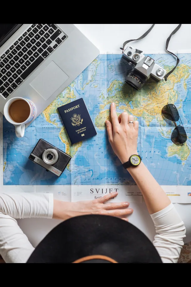A calendar and route plan for travel in China