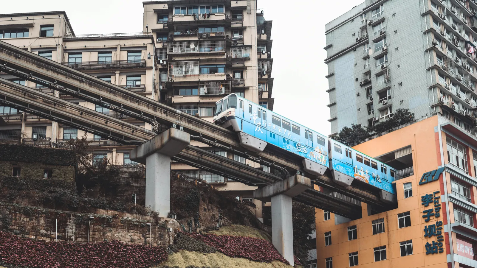 A cross-river cable car gliding over the Yangtze in Chongqing